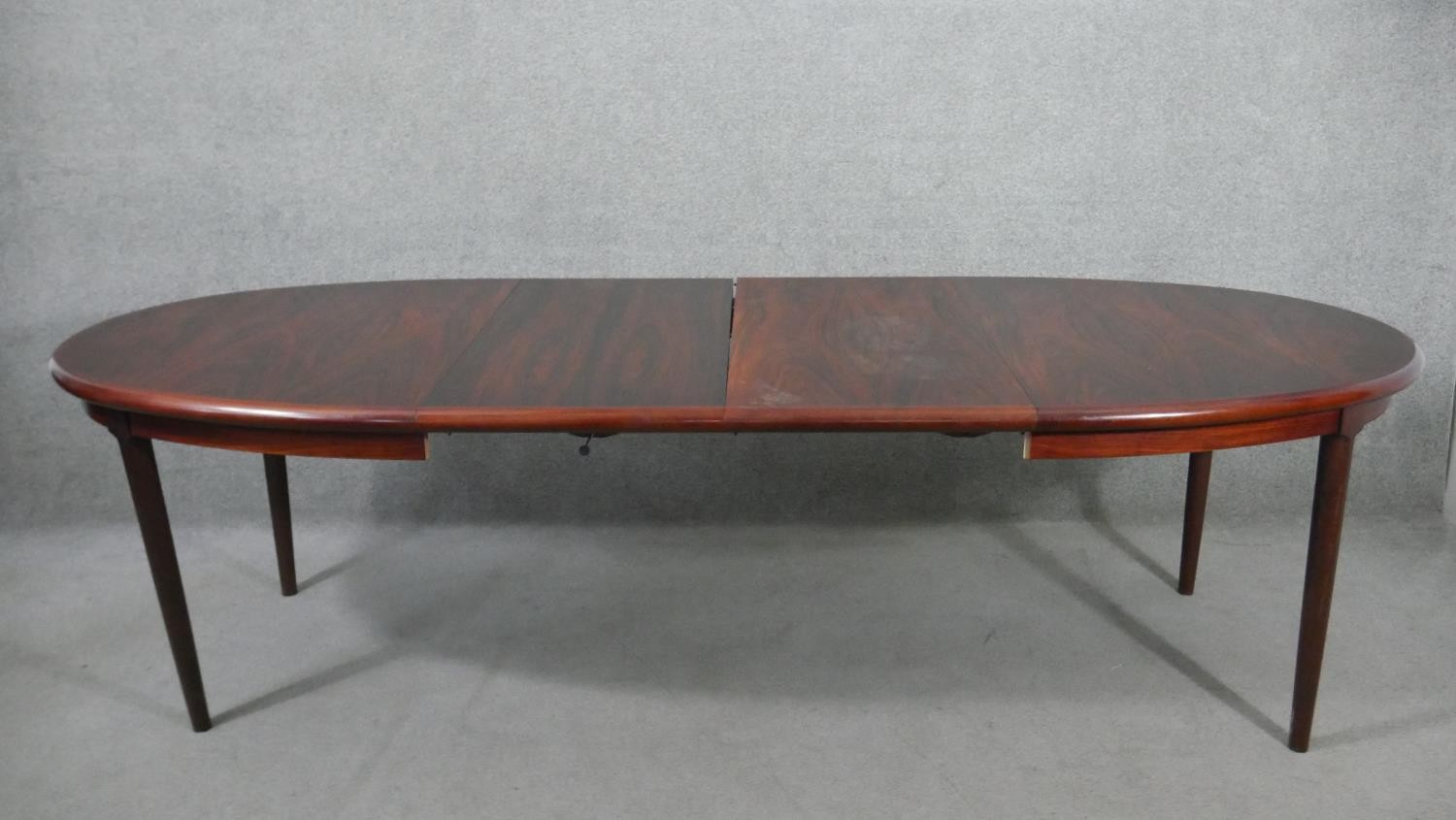 A vintage extending dining table with two extra leaves on tapering shaped supports. H.70 W.260 W. - Image 5 of 6
