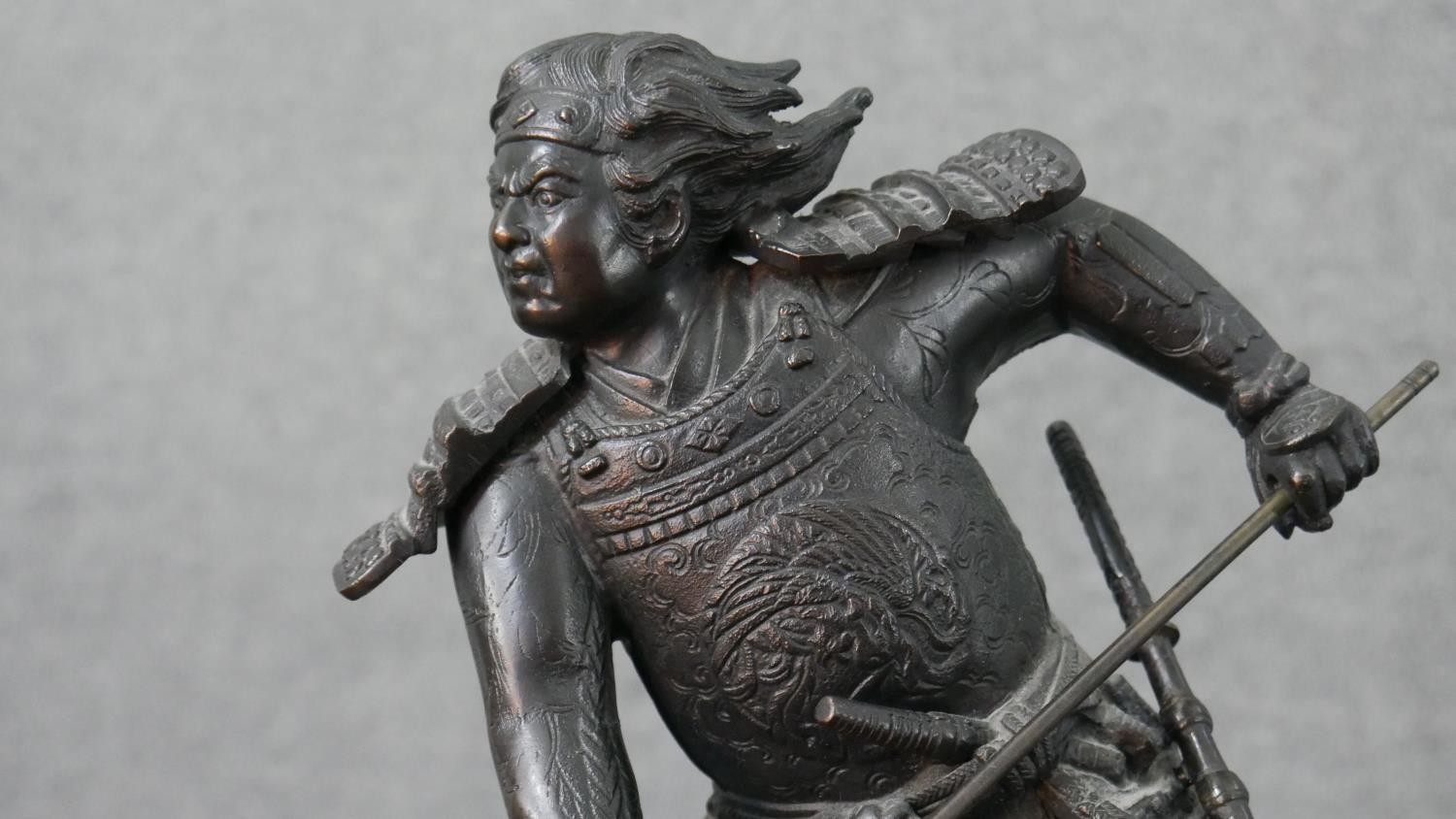 A cast copper statue of a Japanese Samurai. H.31cm - Image 4 of 9