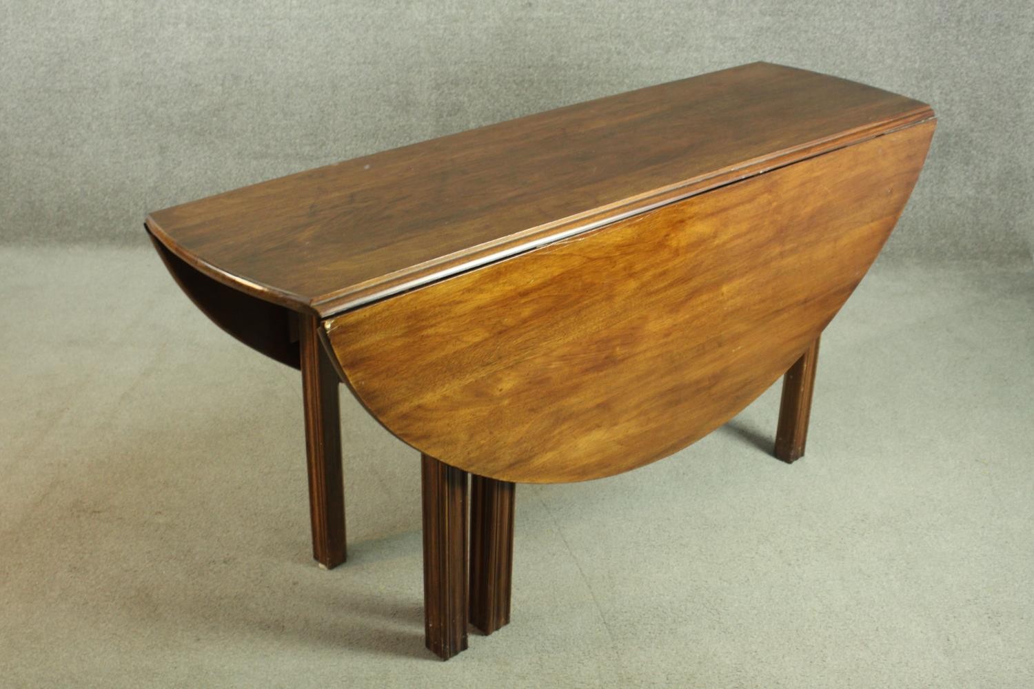 A Georgian fruitwood drop leaf dining table, of oval form, with gateleg supports. H.74 W.158 D.141( - Image 3 of 11