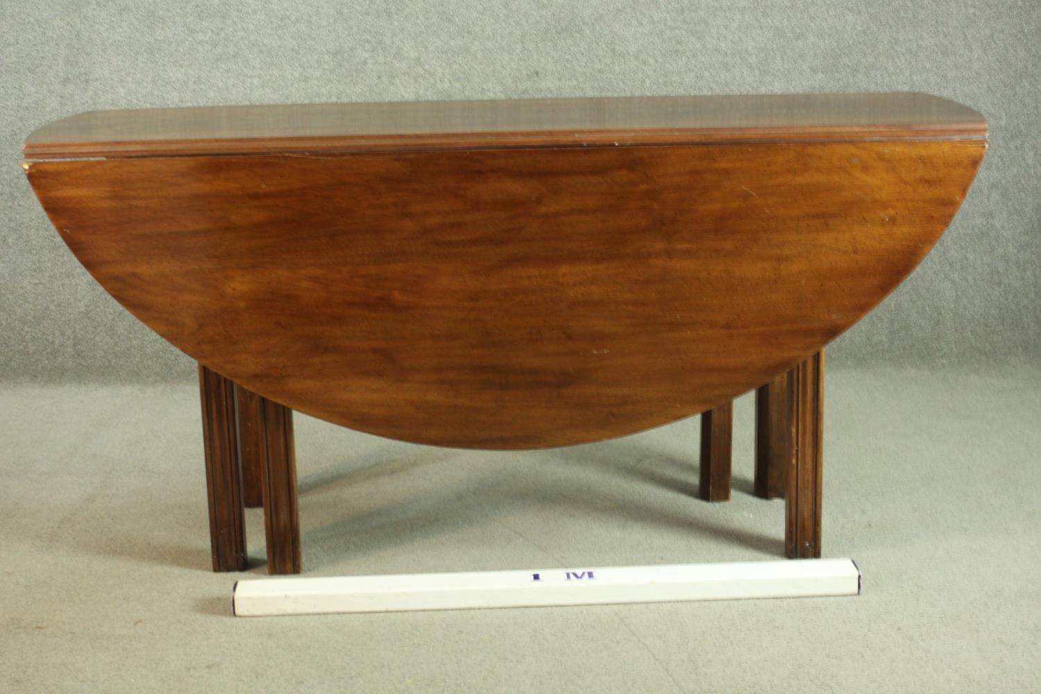 A Georgian fruitwood drop leaf dining table, of oval form, with gateleg supports. H.74 W.158 D.141( - Image 2 of 11