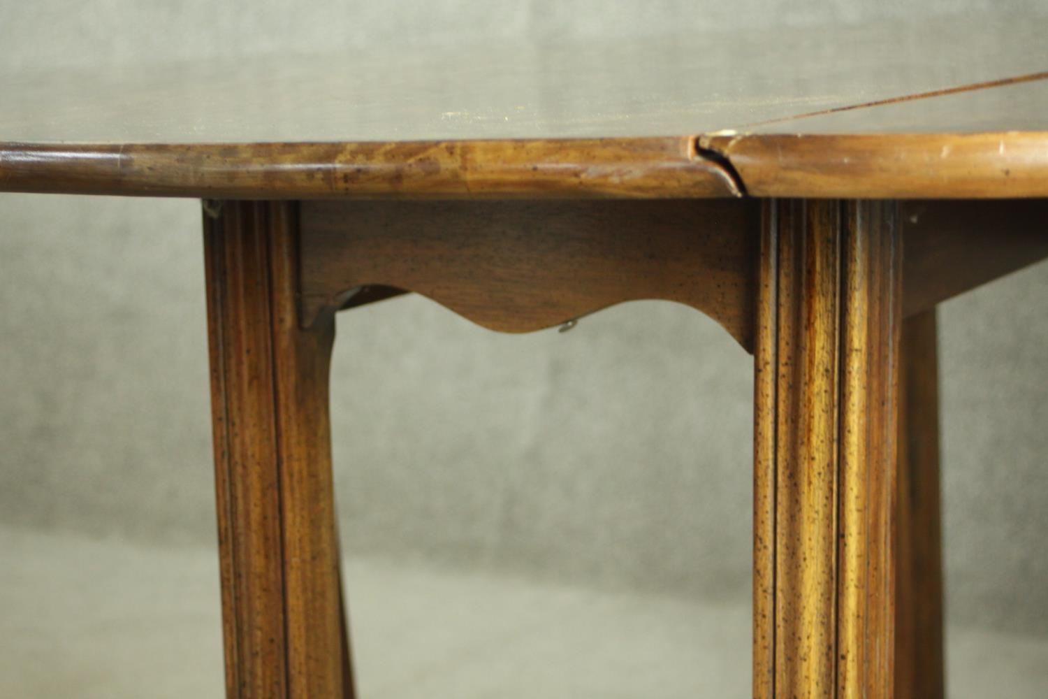 A Georgian fruitwood drop leaf dining table, of oval form, with gateleg supports. H.74 W.158 D.141( - Image 11 of 11