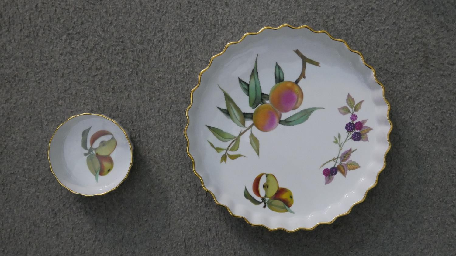 A Portmeirion Pomona pattern eight person part dinner service, each piece with a different fruit - Image 13 of 15