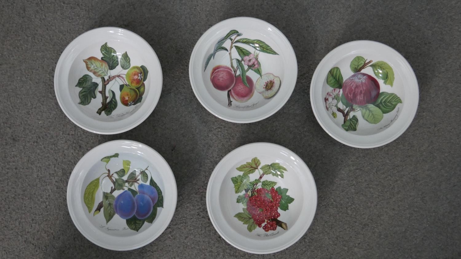 A Portmeirion Pomona pattern eight person part dinner service, each piece with a different fruit - Image 7 of 15