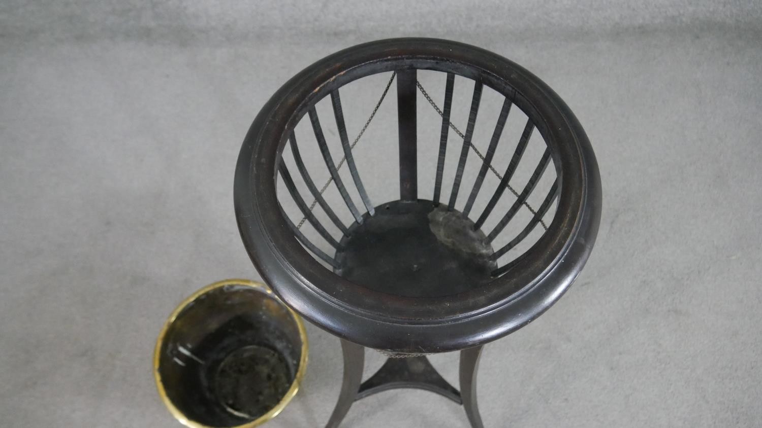 An Edwardian ebonised planter, the brass liner surrounded by curved spindles, on splayed tripod - Bild 6 aus 6