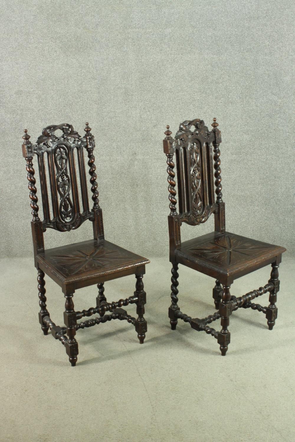 A pair of Carolean style oak side chairs, the top rail carved with vine leaves, over a carved vine - Bild 2 aus 7