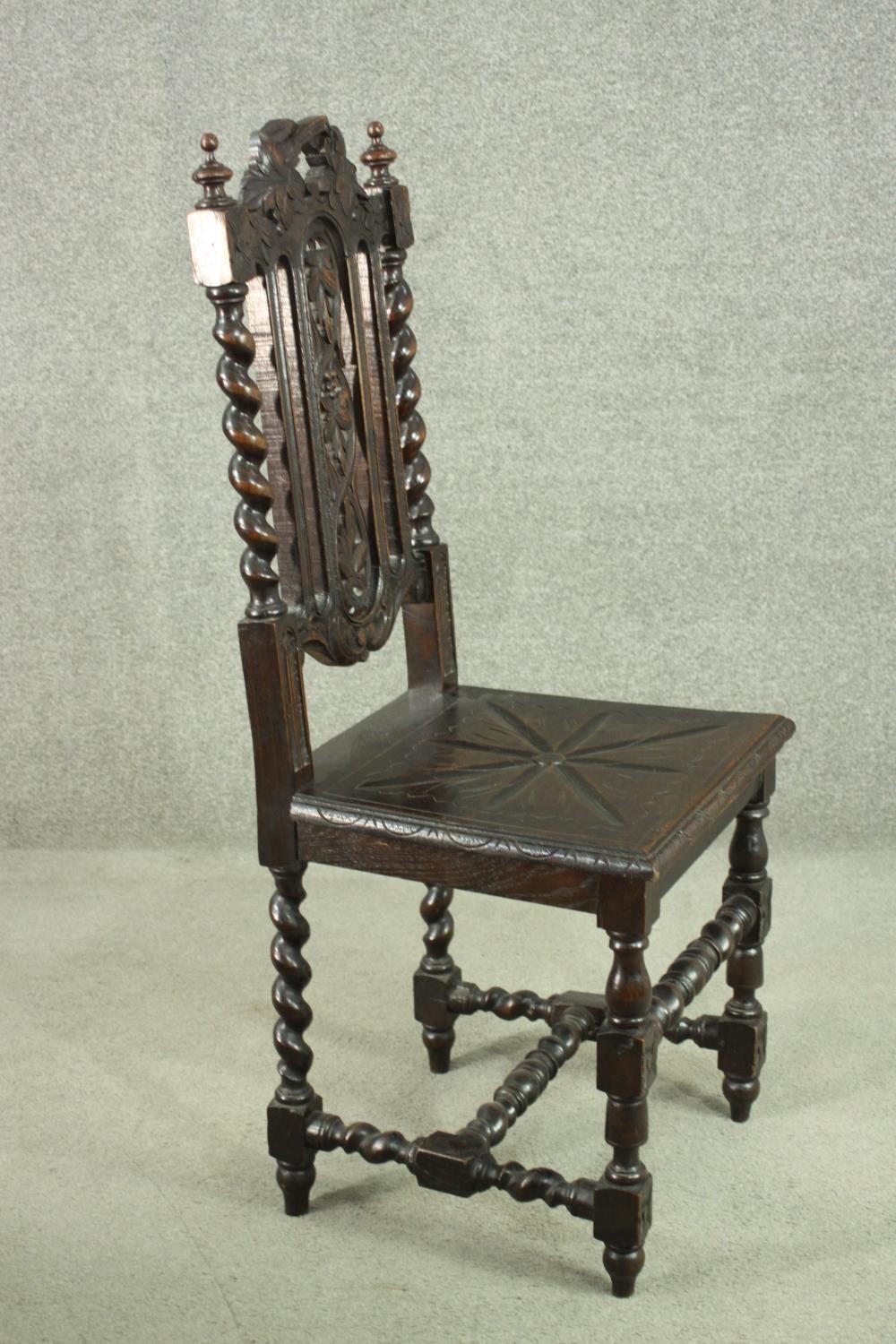 A pair of Carolean style oak side chairs, the top rail carved with vine leaves, over a carved vine - Bild 4 aus 7