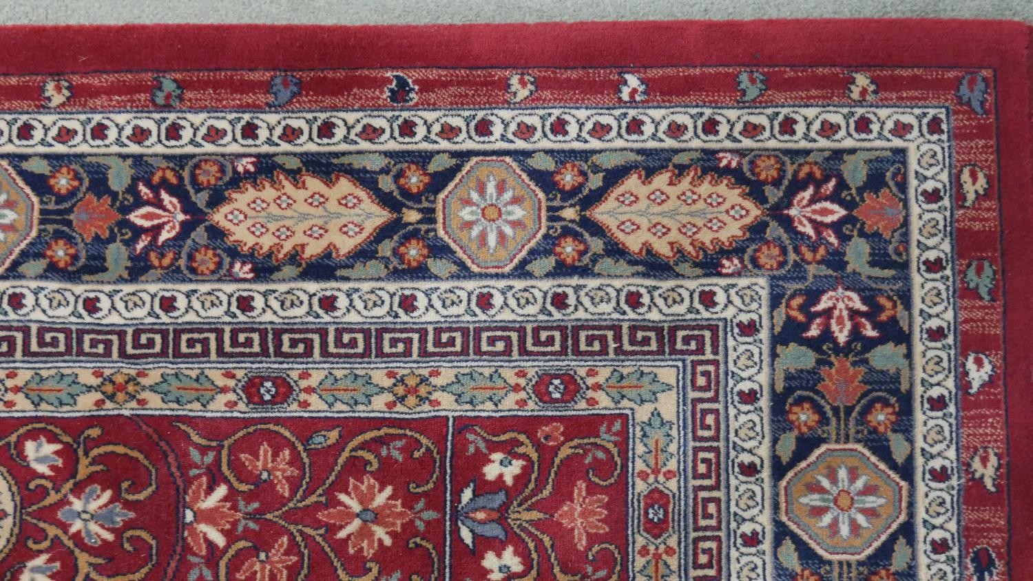 A woollen Keshan motif carpet, on a red ground. L.290 W.200cm. - Image 5 of 7