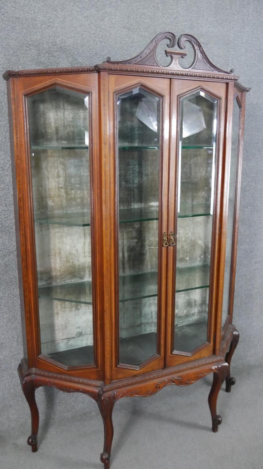 An Edwardian mahogany display cabinet, with a swan neck pediment, over a pair of bevelled glass - Image 7 of 8