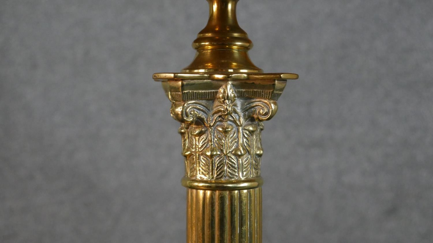A collection of five brass table lamps, one of Corinthian column form, a pair of chamber sticks, and - Image 6 of 6