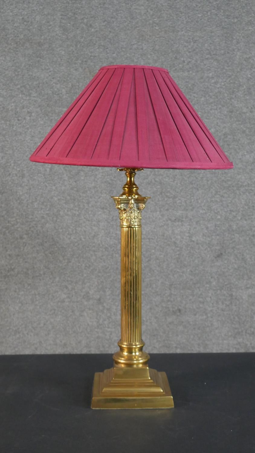 A collection of five brass table lamps, one of Corinthian column form, a pair of chamber sticks, and - Image 5 of 6