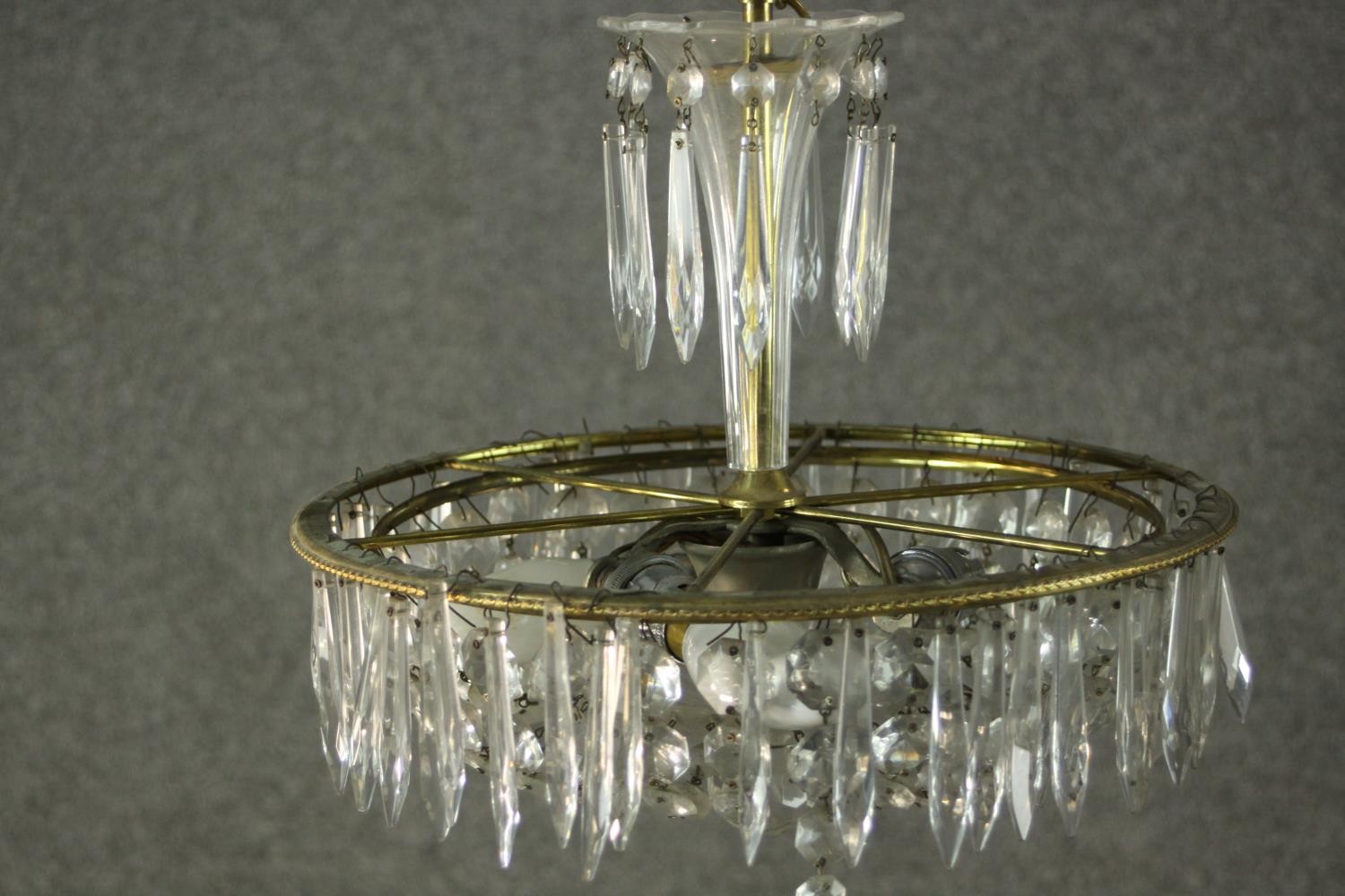 Two chandeliers, one of circular form with a small tier of lustres over a larger tier of lustres - Bild 5 aus 13