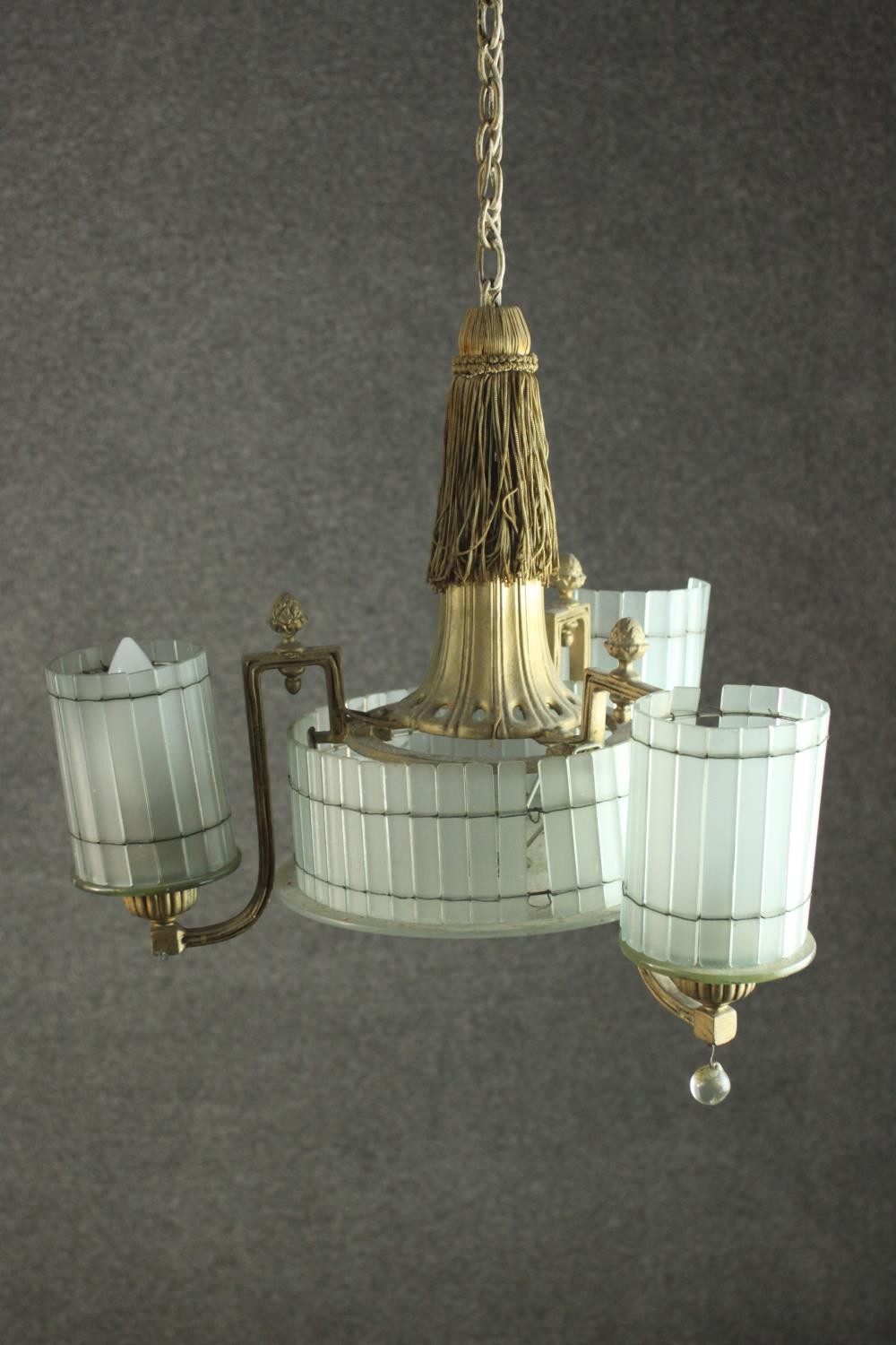 Two chandeliers, one of circular form with a small tier of lustres over a larger tier of lustres - Bild 4 aus 13