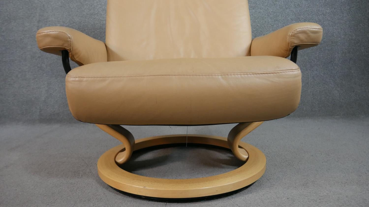 A Norwegian Ekornes Stressless chair & stool, upholstered in tan leather, with a beech frame, on - Image 3 of 11