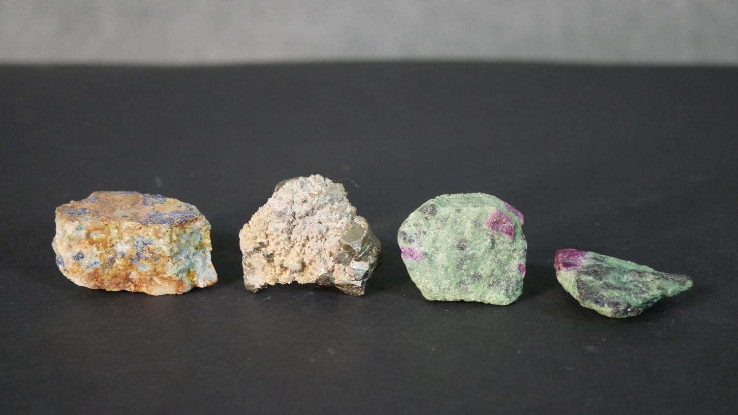A collection of gemstones and minerals, including amethyst, agate, rock crystal and corrundum. L. - Image 7 of 9