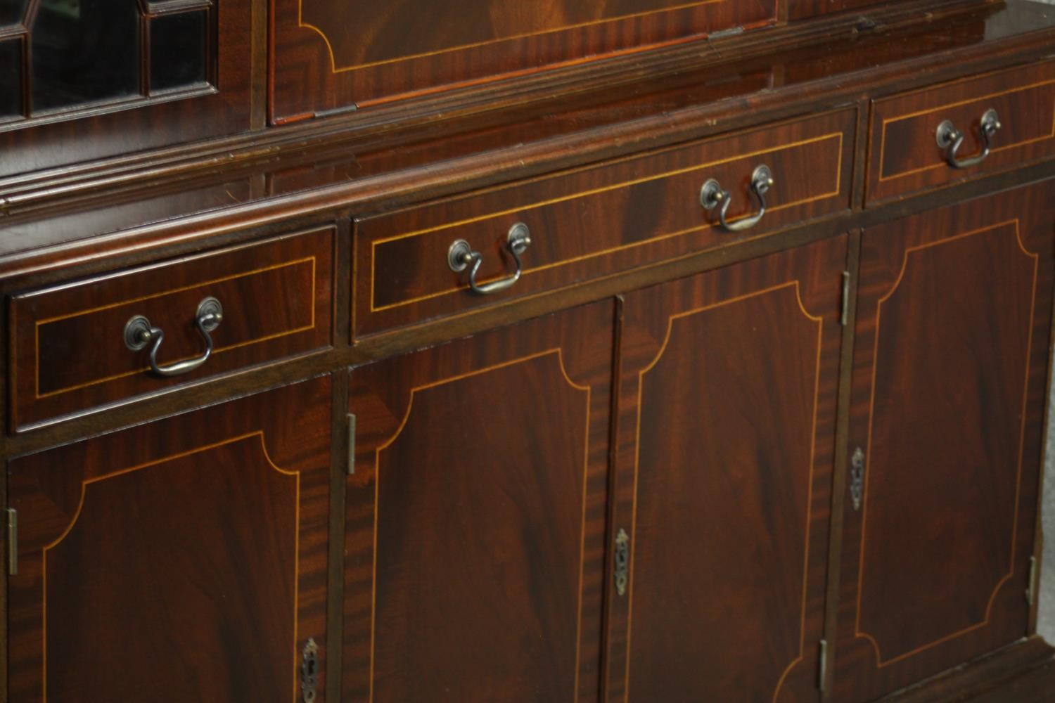 A George III style reproduction mahogany side cabinet, with a dentil cornice over a rounded arched - Image 6 of 7
