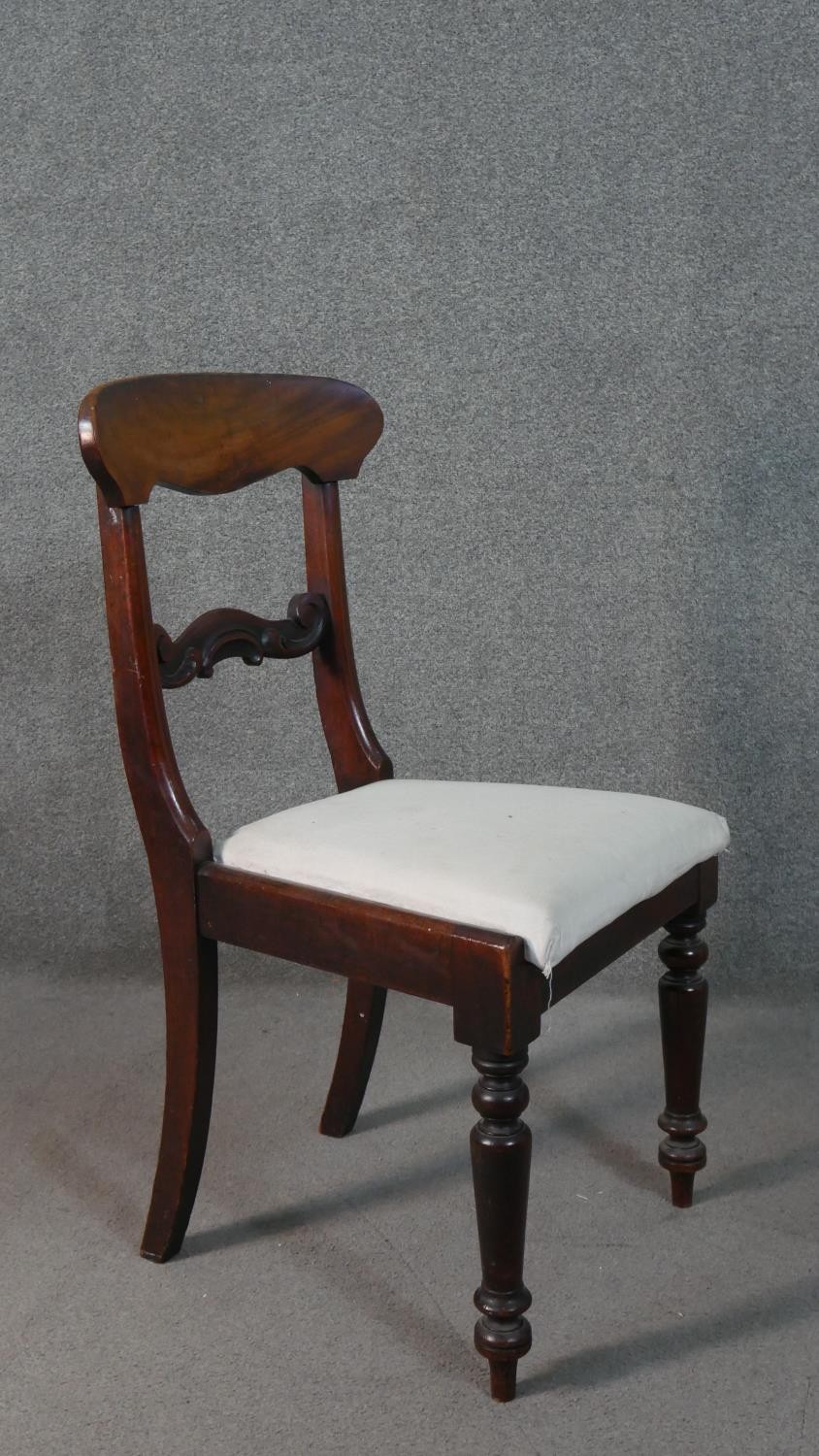 A set of four mid Victorian mahogany bar back dining chairs with drop in seats above turned tapering - Image 5 of 10