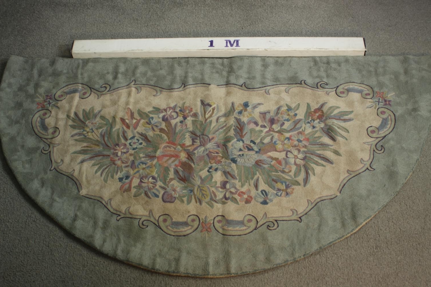 A half moon Inidan chain stitch rug with floral design. L.144 W.77cm - Image 2 of 7