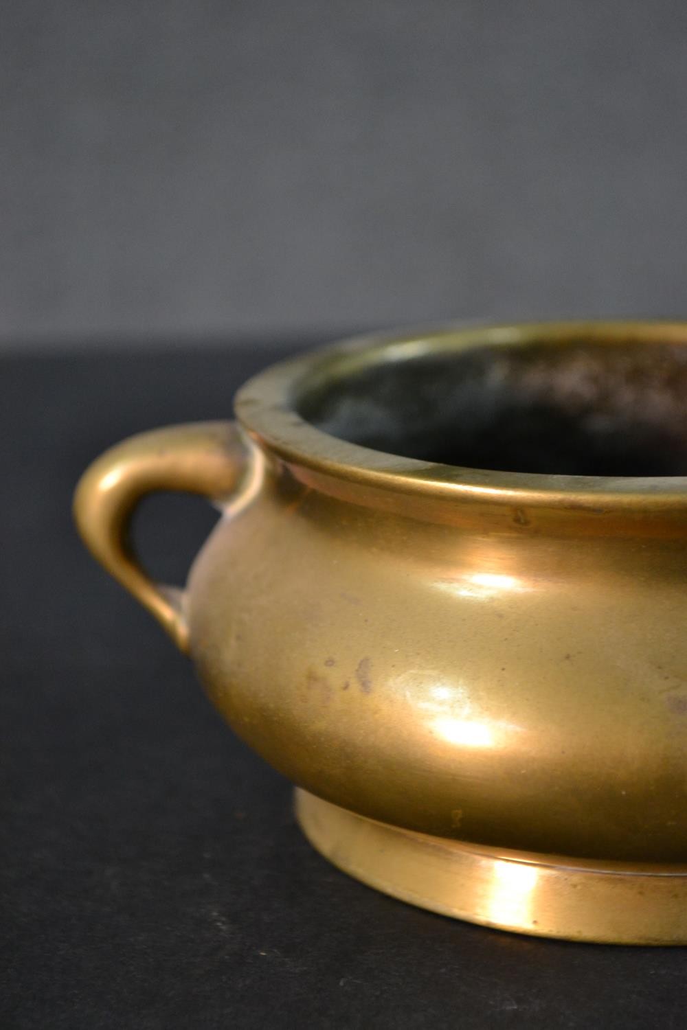 A Chinese bronze censer with apocryphal six character Xuande period mark to base. H.7 W.18cm - Image 2 of 5