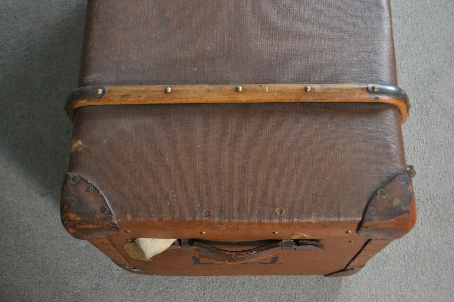 An early 20th century brown travel trunk, with wood bracing and brown leather corners. (locked) H.42 - Image 3 of 7