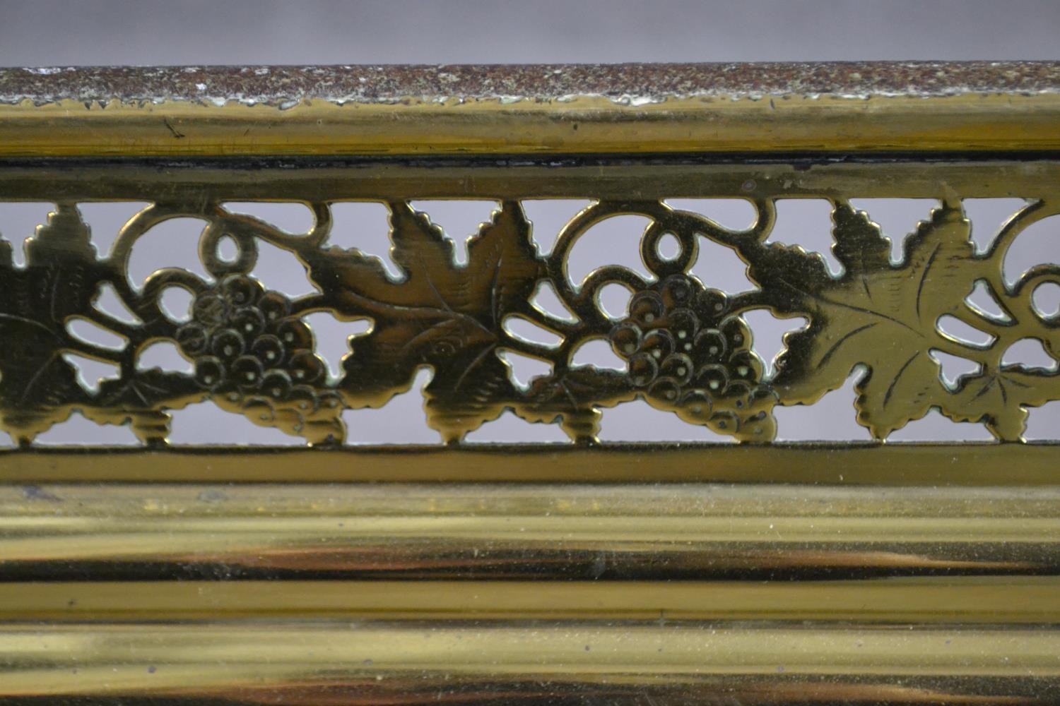 A George III brass fender, with two tiers of pierced brass vine design. (loose piece of brass - Image 4 of 8