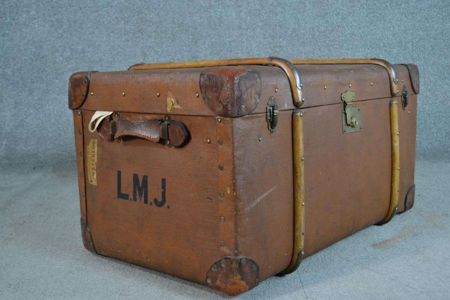 An early 20th century brown travel trunk, with wood bracing and brown leather corners. (locked) H.42 - Image 6 of 7