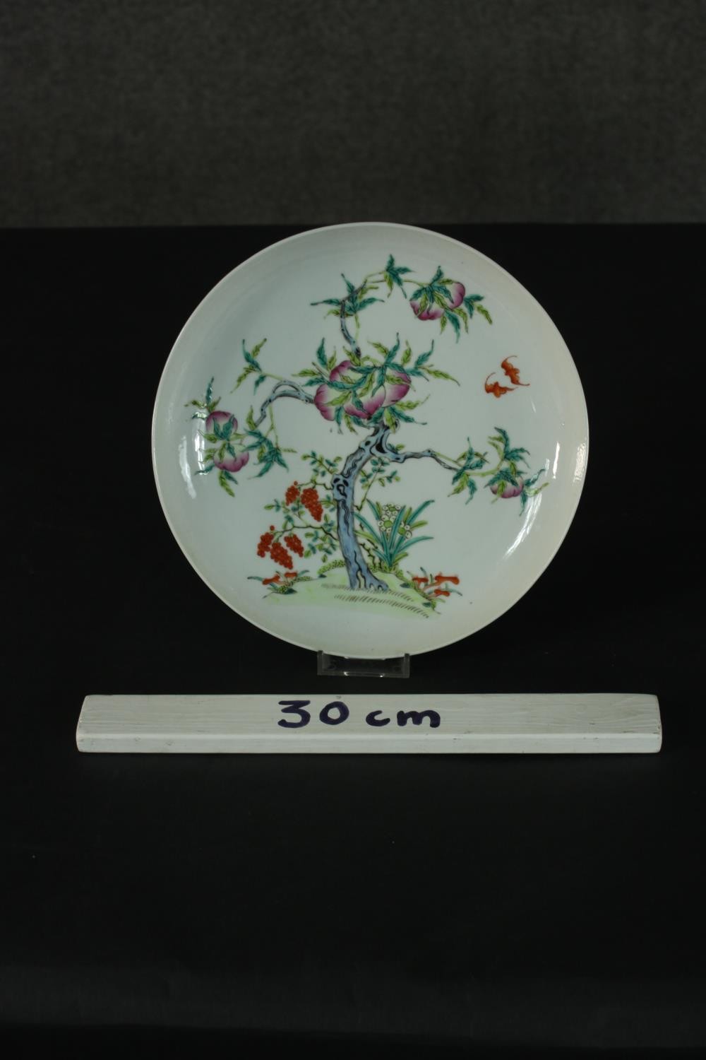 A Famille Rose Chinese porcelain nine peaches plate, decorated with lucky bats, grapes and a peach - Image 2 of 6