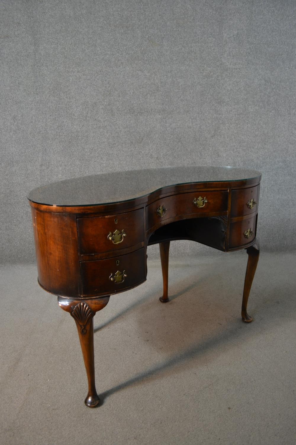 An early 20th century walnut kidney shaped dressing table, with a crossbanded top over an - Image 6 of 11