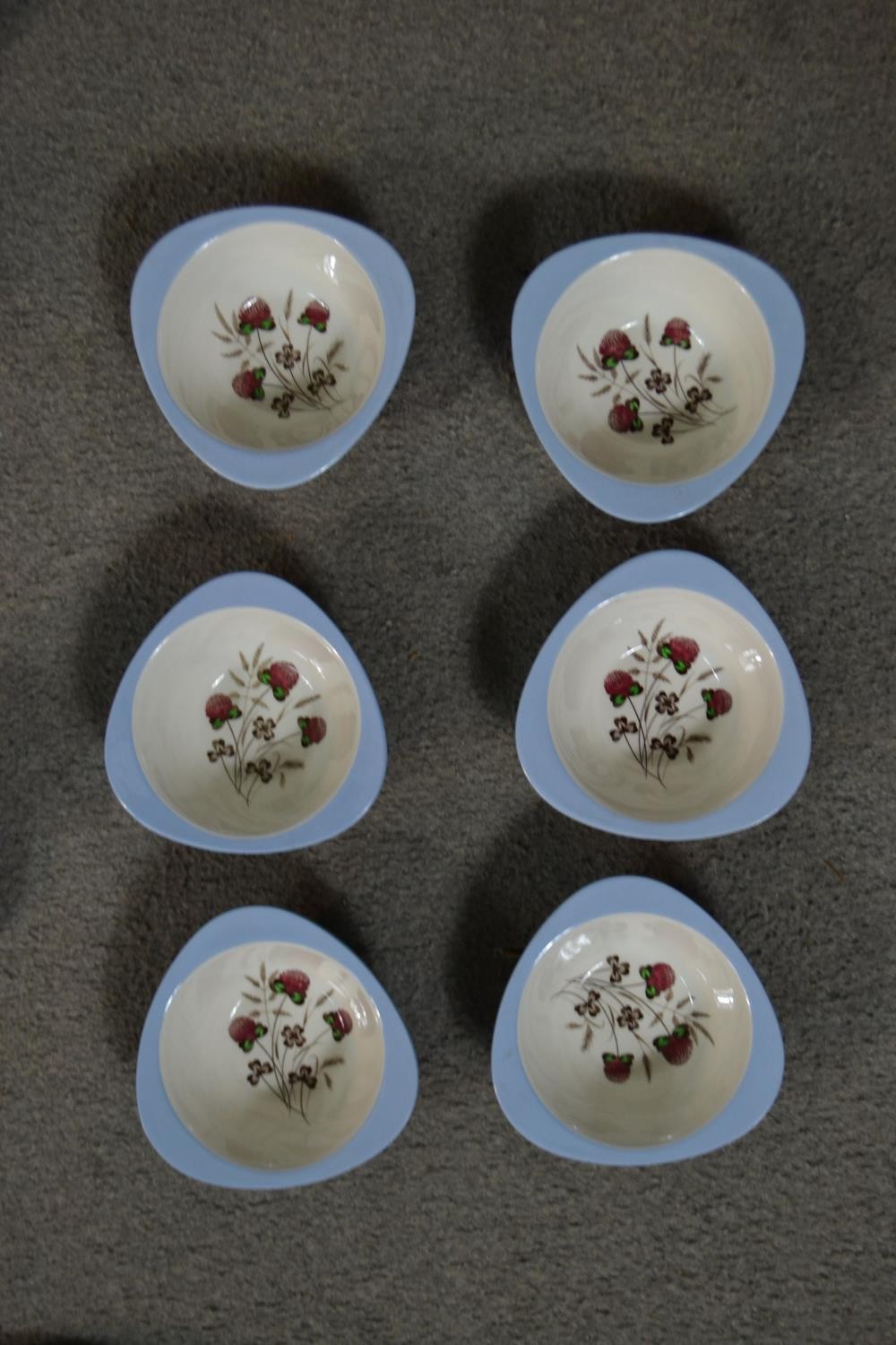 A 20th century Copeland Spode dinner and tea set, 55 Pieces, with clover and other flowers, in a - Image 3 of 8