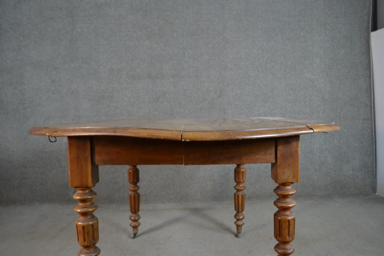 A Victorian figured walnut drop leaf dining table, the circular top with a moulded edge, on - Image 6 of 6