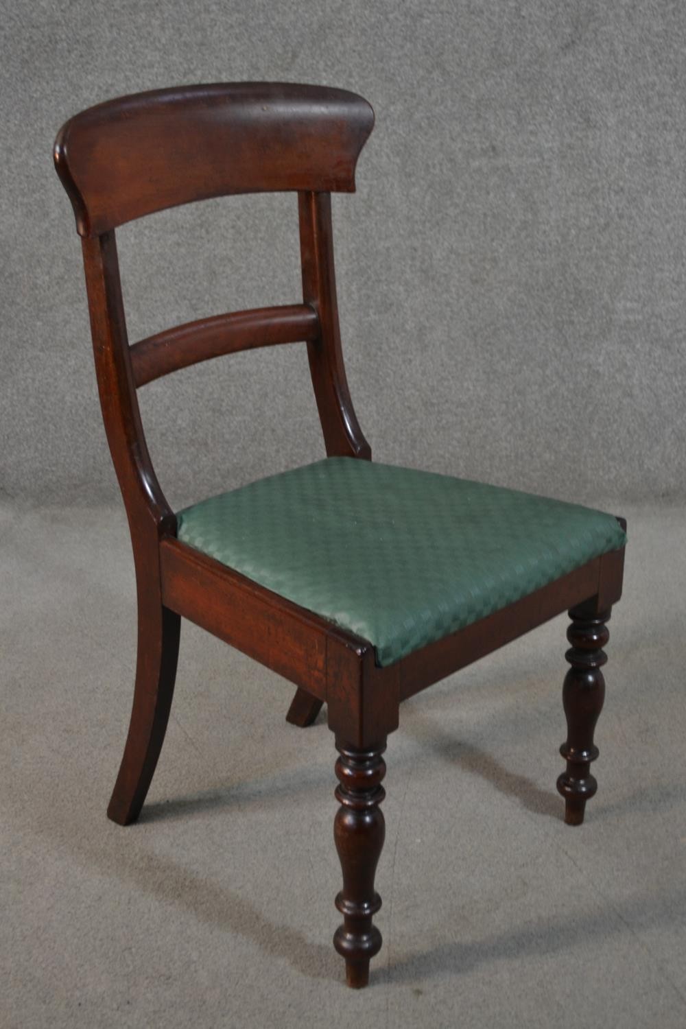 A set of three Victorian mahogany bar back dining chairs, the drop in seat upholstered in green - Image 5 of 5