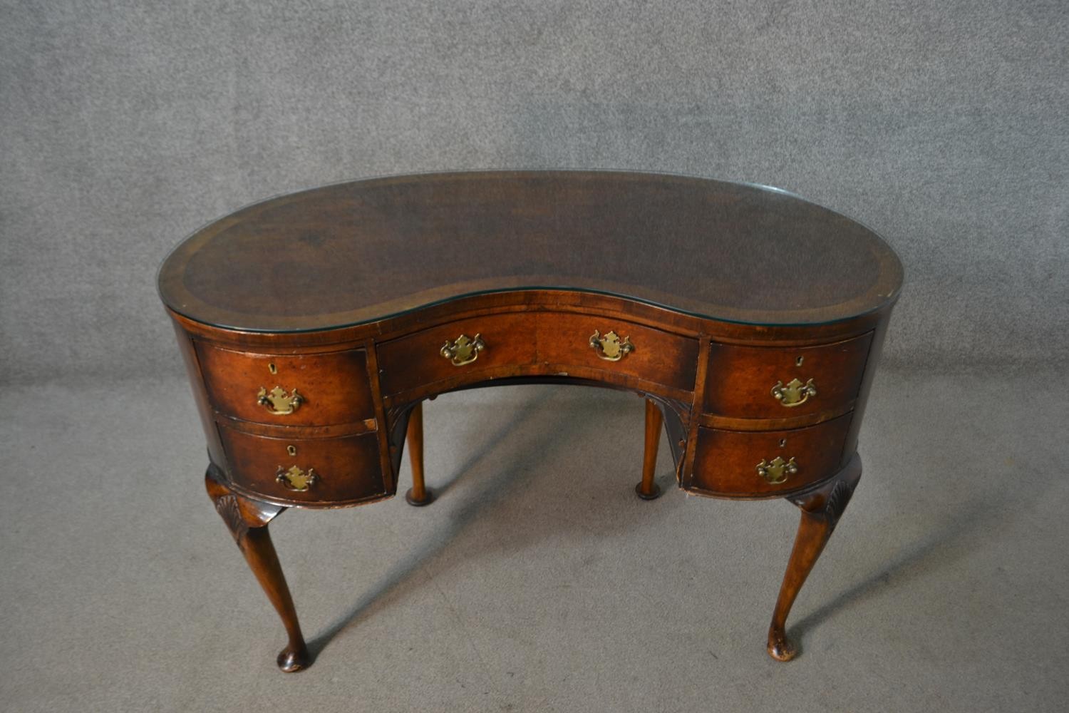 An early 20th century walnut kidney shaped dressing table, with a crossbanded top over an - Image 3 of 11