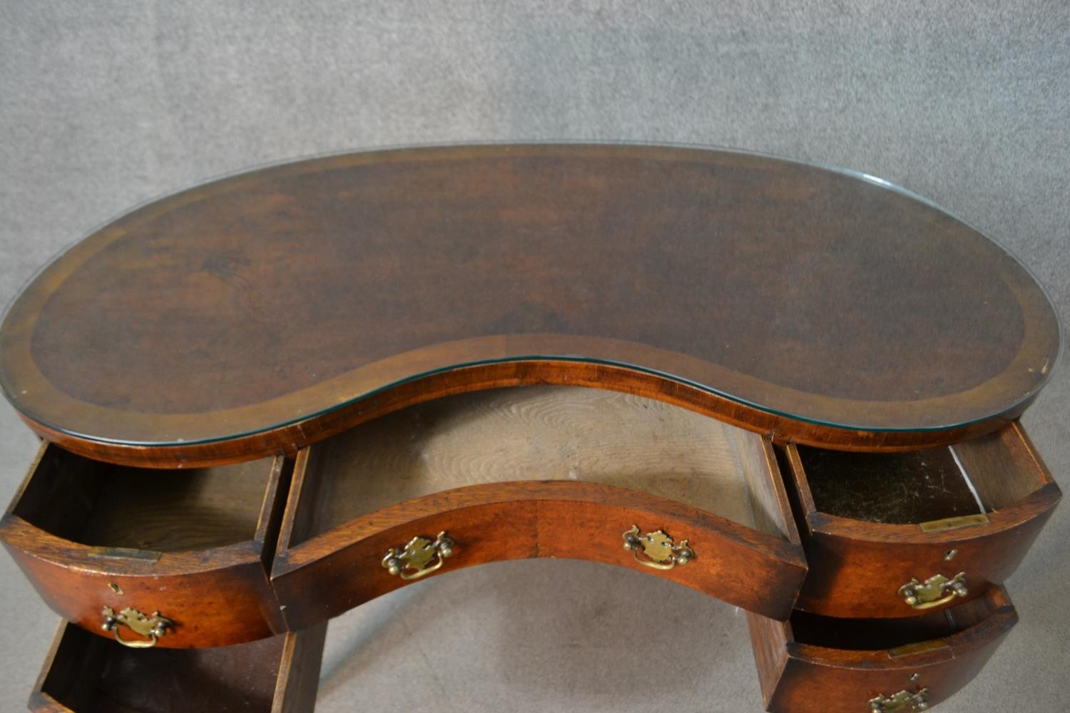An early 20th century walnut kidney shaped dressing table, with a crossbanded top over an - Image 5 of 11