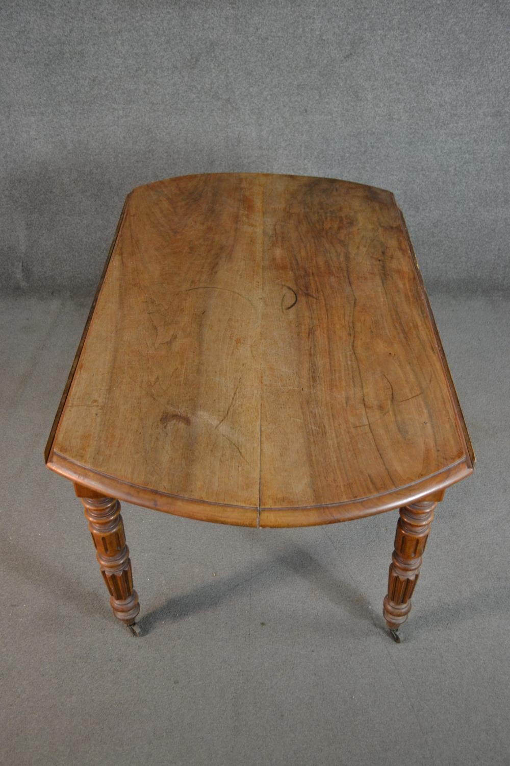 A Victorian figured walnut drop leaf dining table, the circular top with a moulded edge, on - Image 3 of 6