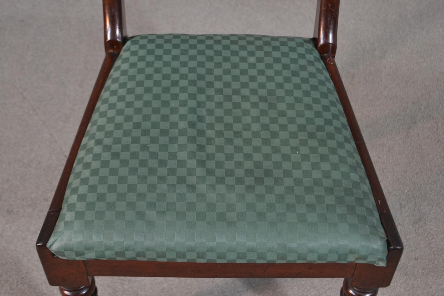A set of three Victorian mahogany bar back dining chairs, the drop in seat upholstered in green - Image 4 of 5