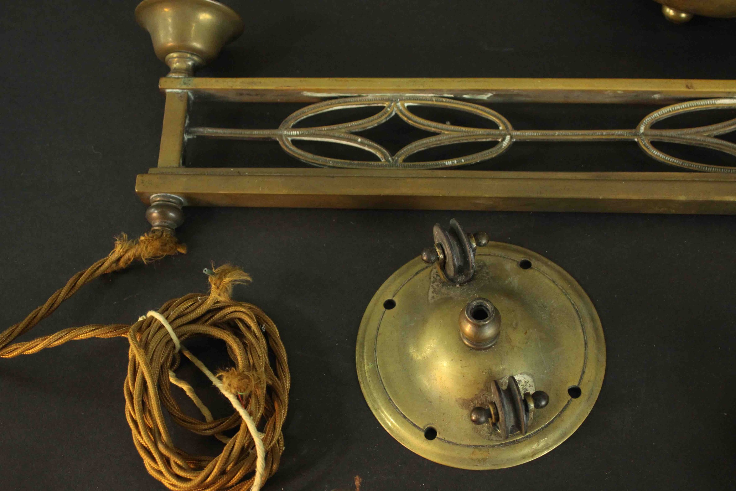 A collection of early 20th century brass wall lights, one Arts and Crafts design with a pulley - Image 3 of 7