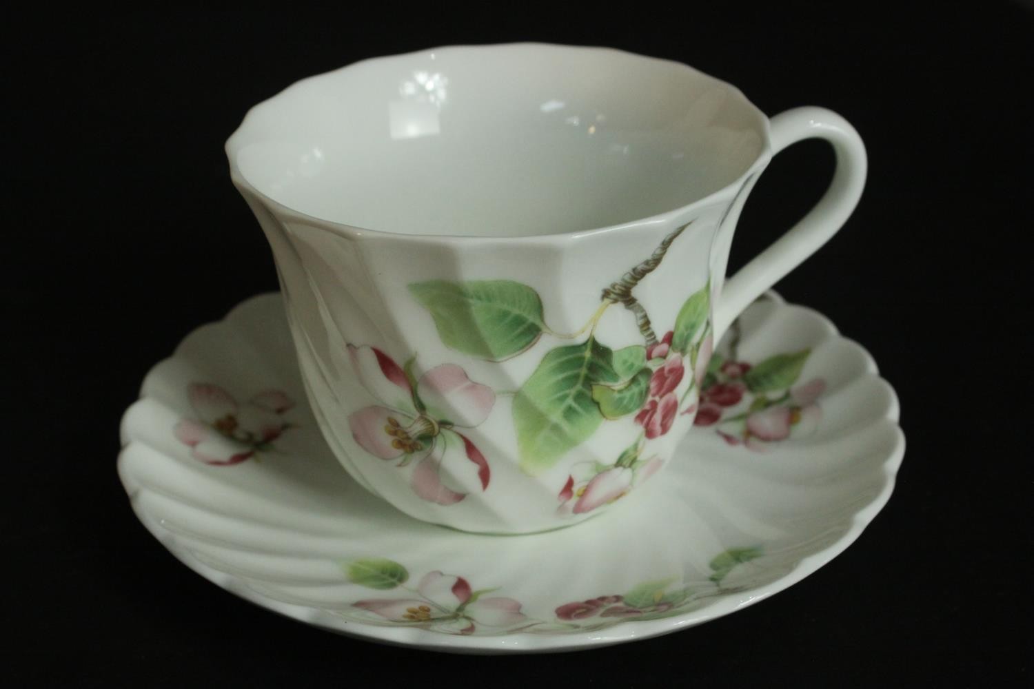A 20th century Wedgwood Apple Blossom dinner and tea set (one cup missing) 47pieces. Largest piece - Image 9 of 14