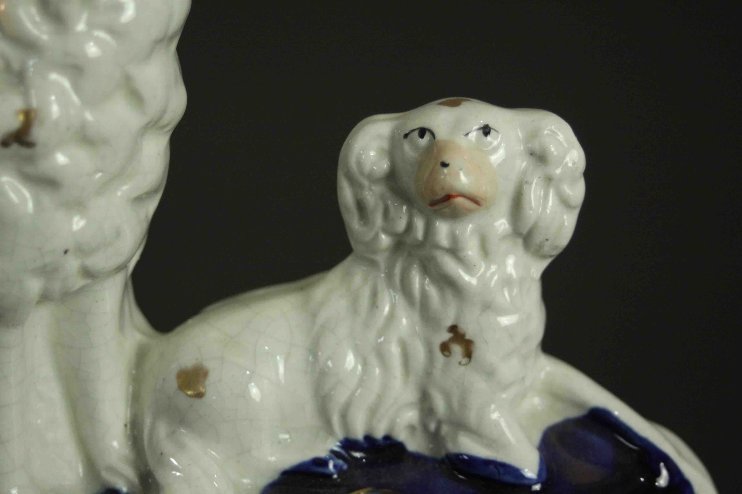 A Staffordshire flatback pottery pen or quill holder, in the form of three spaniels, on an oval - Image 4 of 6