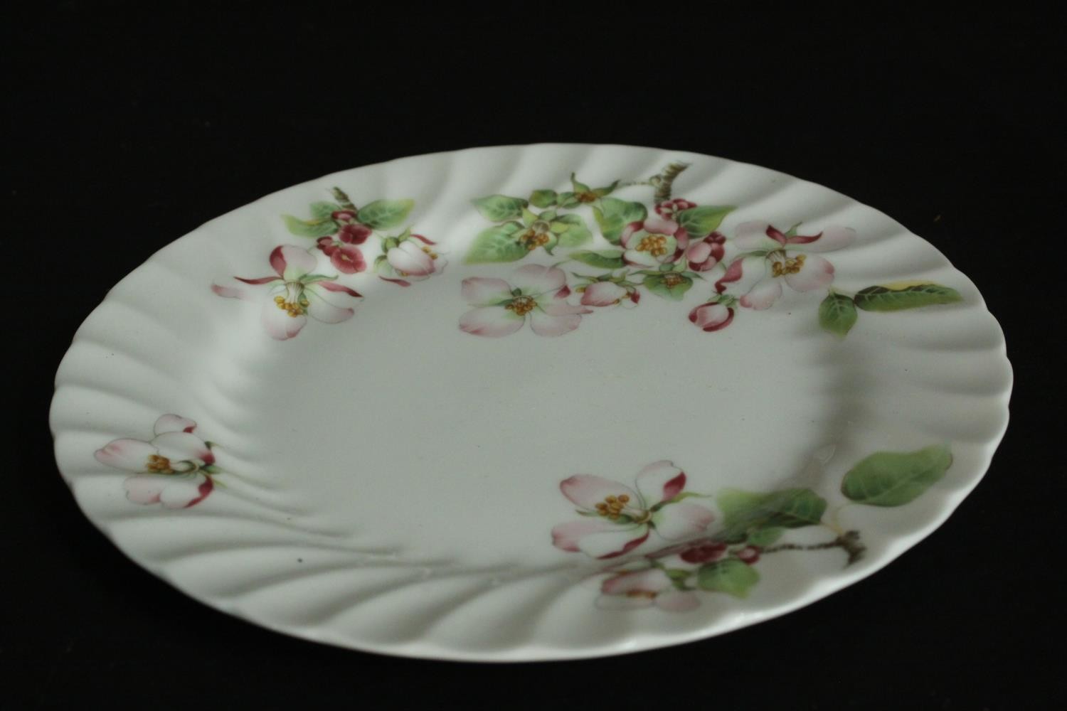 A 20th century Wedgwood Apple Blossom dinner and tea set (one cup missing) 47pieces. Largest piece - Image 11 of 14
