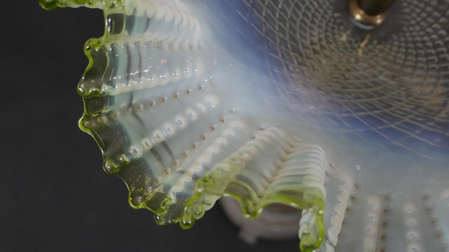 A Victorian Australian design silver plated cockatoo centre piece with ruffled opal and Vaseline - Image 10 of 10