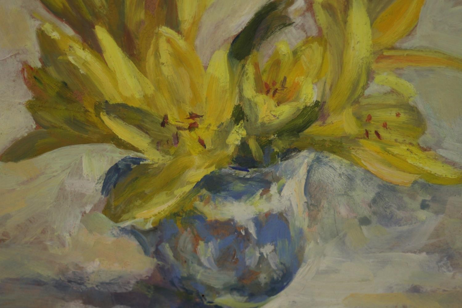 Virginia Ridley, oil on board of a vase of daffodils, signed, along with a signed artist's proof - Image 5 of 9