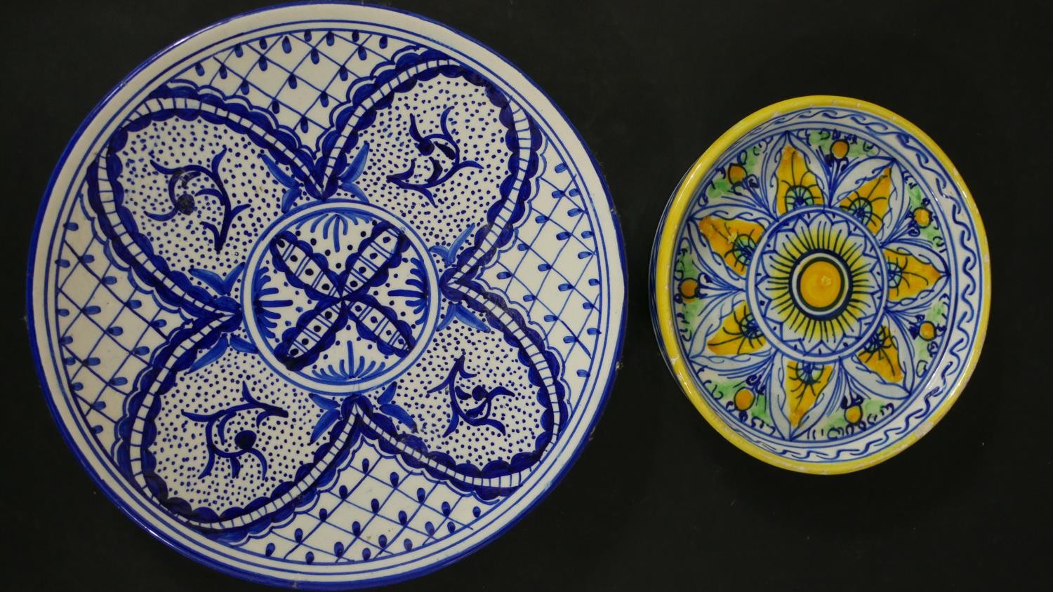 A collection of six majolica ceramic hand painted chargers, each with a different design, some - Image 6 of 6