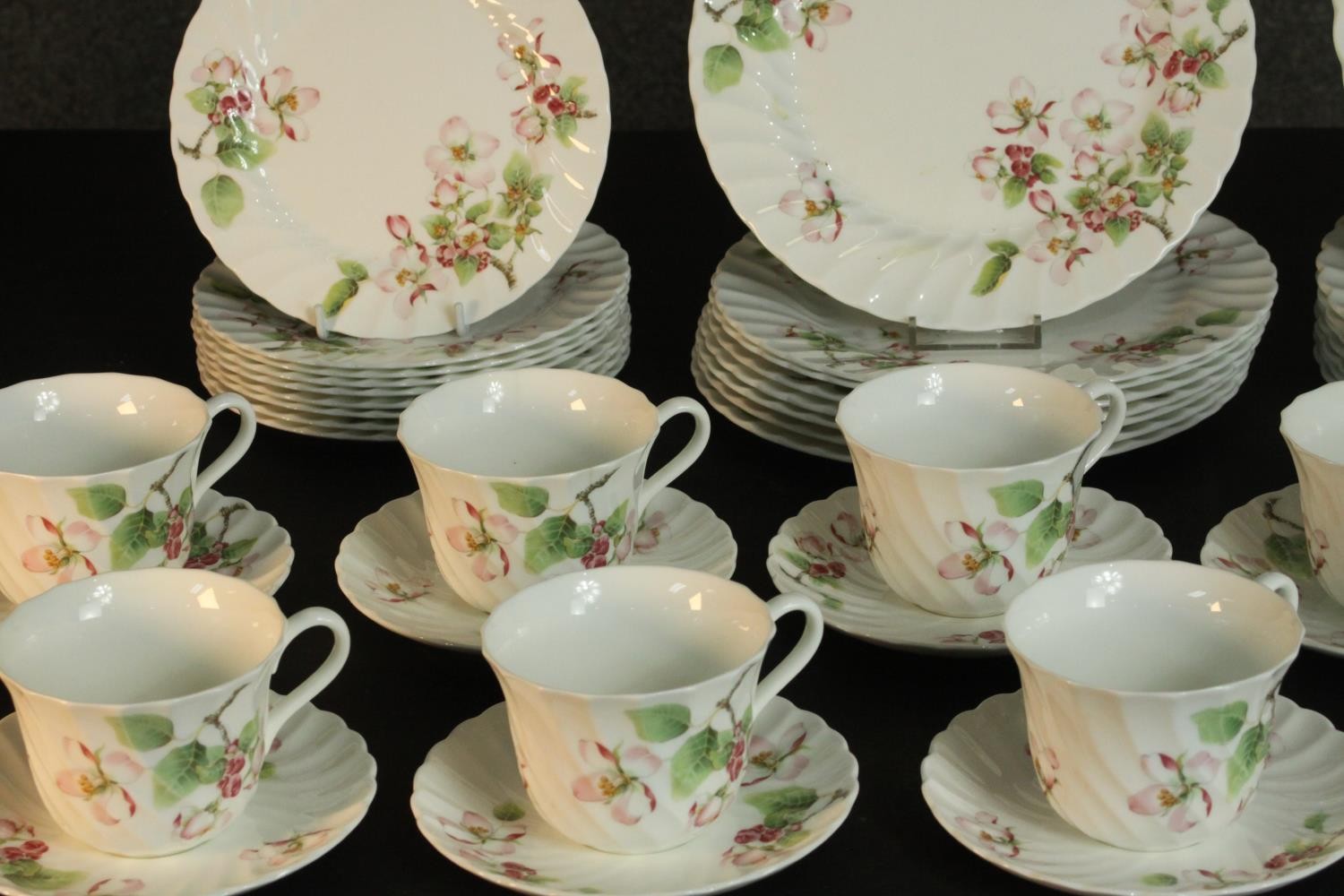 A 20th century Wedgwood Apple Blossom dinner and tea set (one cup missing) 47pieces. Largest piece - Image 2 of 14