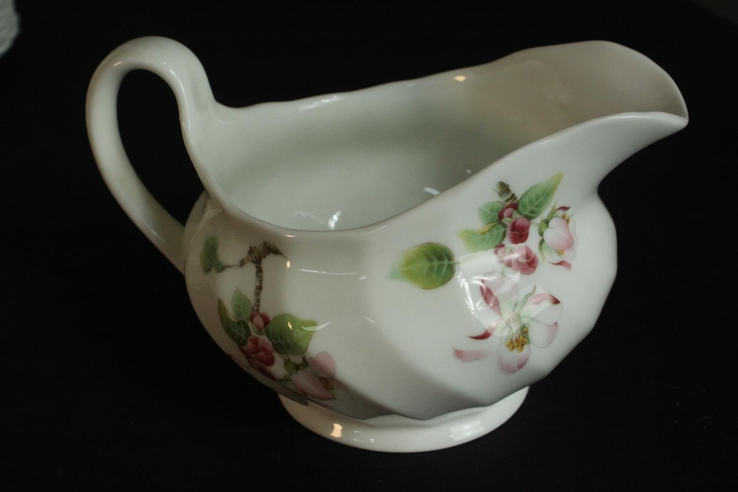 A 20th century Wedgwood Apple Blossom dinner and tea set (one cup missing) 47pieces. Largest piece - Image 7 of 14