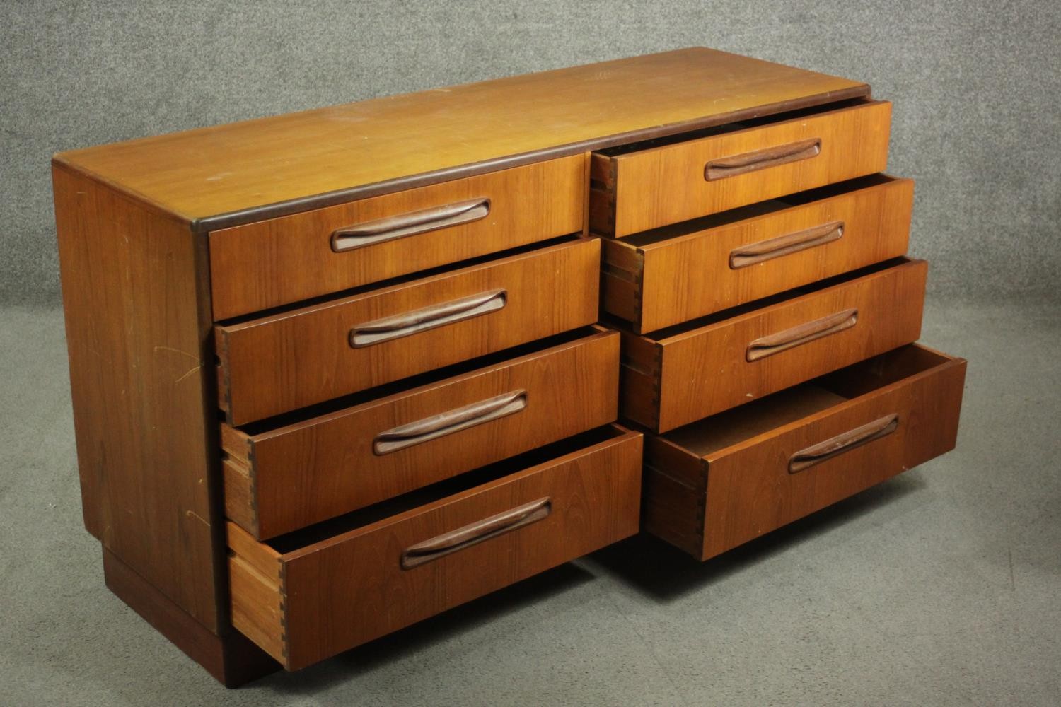 Victor Wilkins for G-Plan, a circa 1970s teak Fresco chest of two banks of four drawers, on a plinth - Image 4 of 8