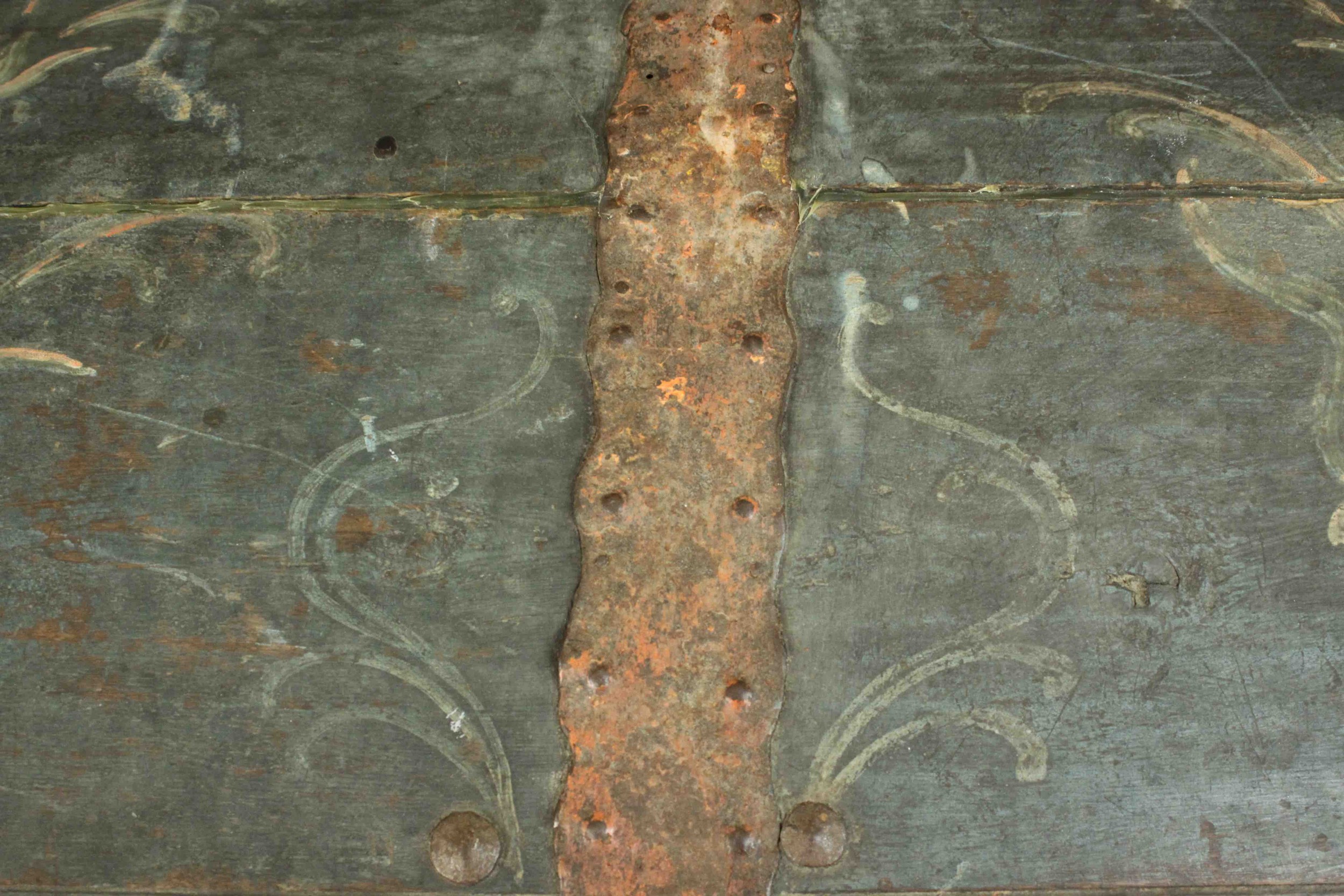 An early 18th century hand painted trunk, with iron mounts. H.67 W.147 D.61cm. - Image 7 of 10