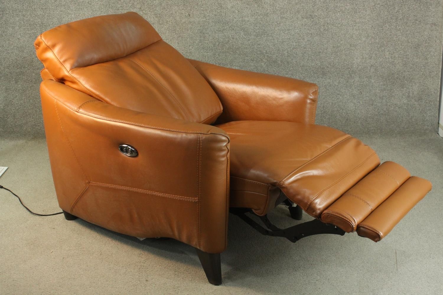 A contemporary tan leather electric reclining armchair, possibly Natuzzi, with instructions. In good - Image 4 of 10