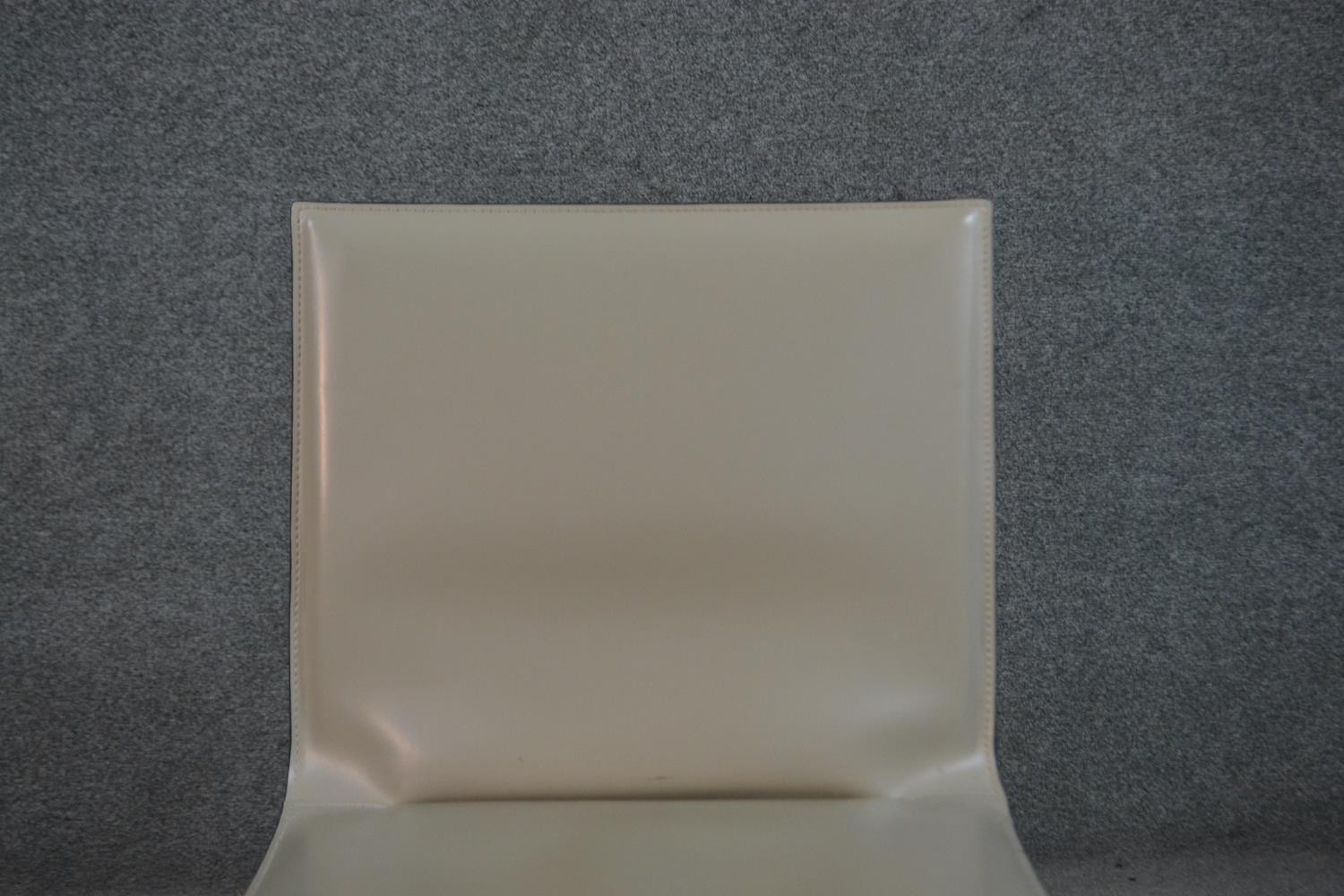 Matteo Grassi, Italian, a set of six contemporary Venusian dining chairs, in cream leather, with - Image 4 of 10