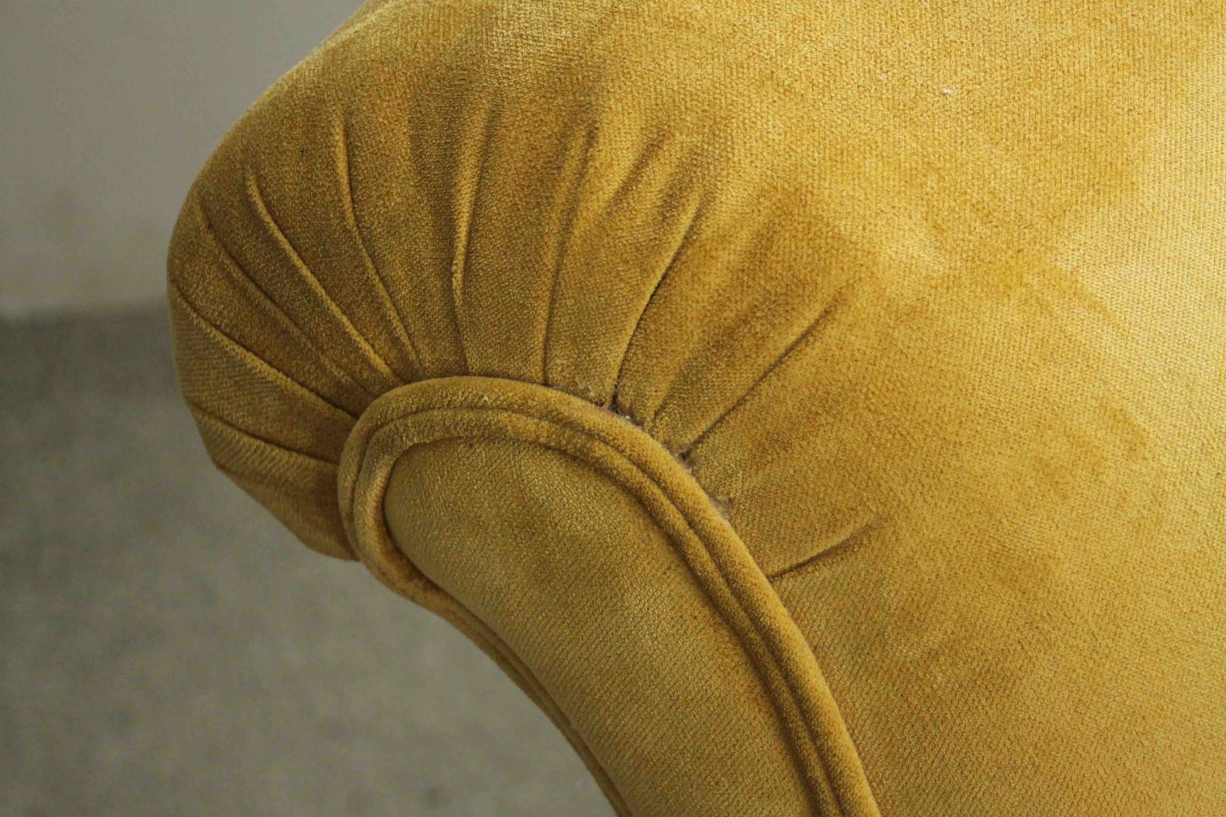 A Victorian mahogany chaise longue, upholstered in yellow fabric, on cabriole legs. H.80 W.100 D. - Image 7 of 7