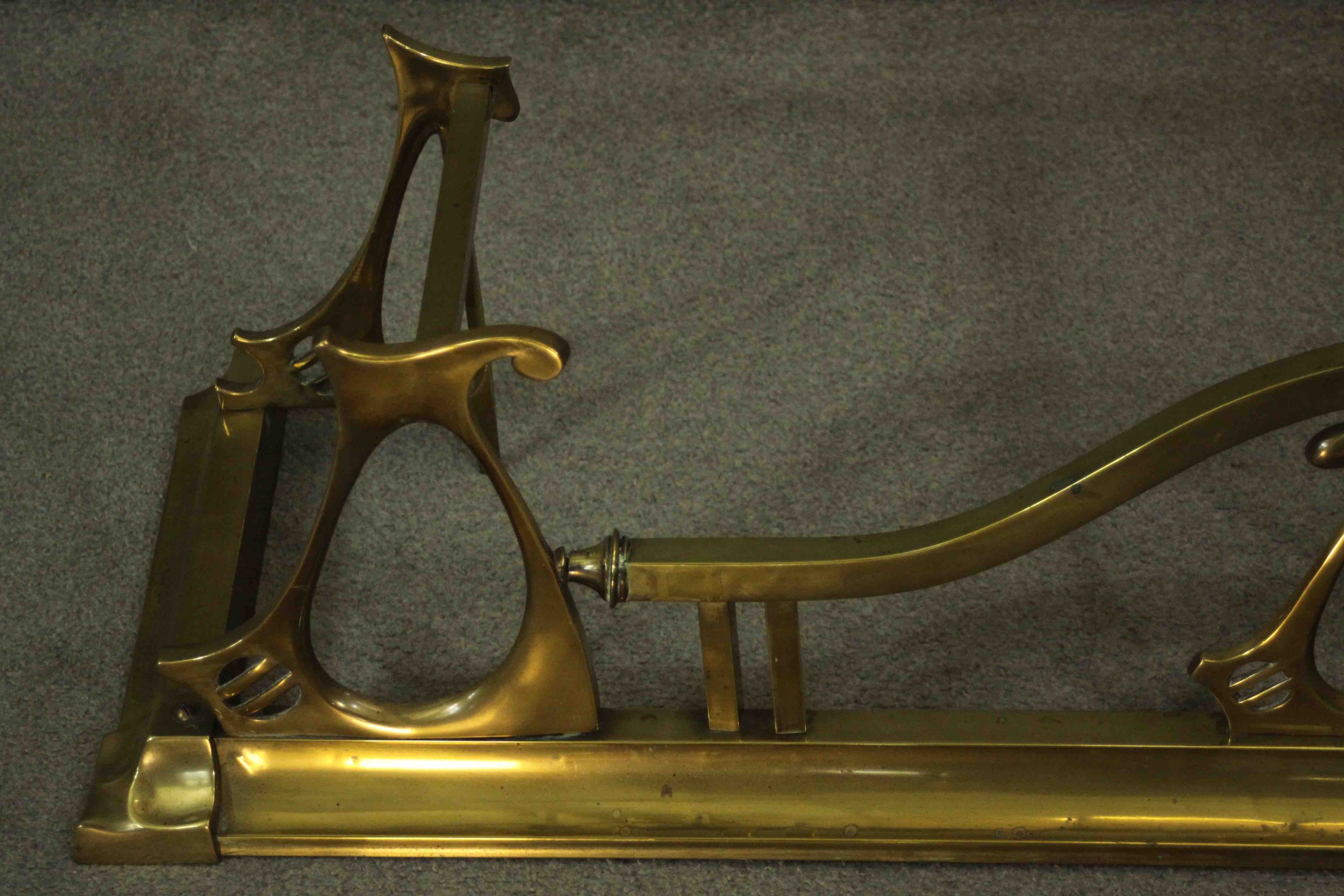 A 19th Century Art Nouveau brass fire fender with sloped edge with typical Art Nouveau scroll work - Image 4 of 6
