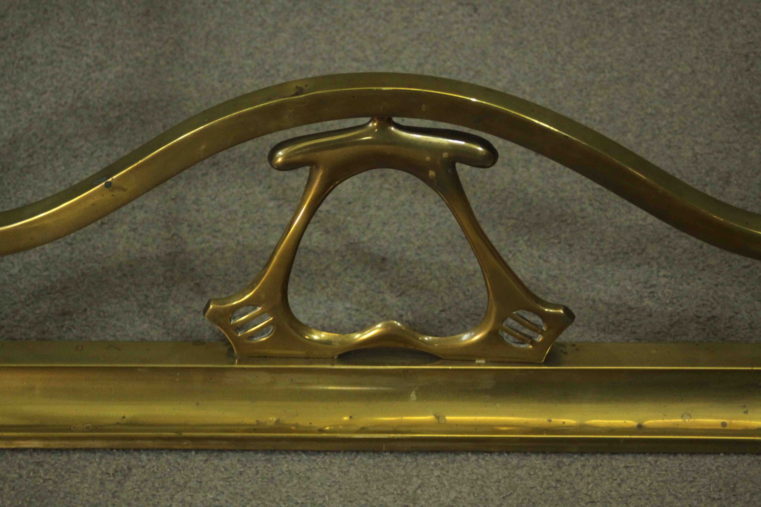 A 19th Century Art Nouveau brass fire fender with sloped edge with typical Art Nouveau scroll work - Image 5 of 6